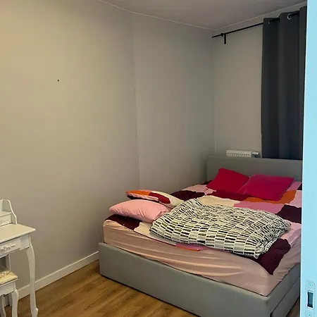 Z Ogródkiem I Jacuzzi Apartamento
